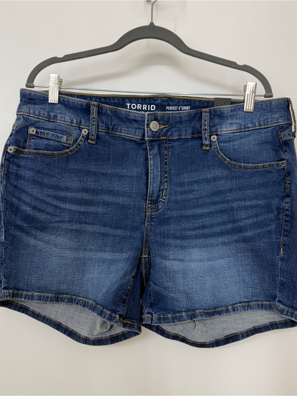 TORRID Womens Size 12 Perfect 5" Short Vintage Stretch Denim Shorts NWT  Plus Sz